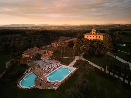 luxury hotels in Siena Area