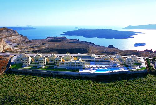 luxury hotels in Fira