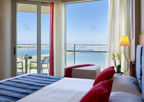 luxury hotels in Adelianos Kampos