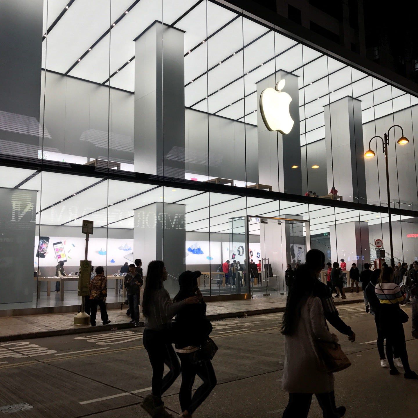 
Apple Canton Road
 in Hong Kong