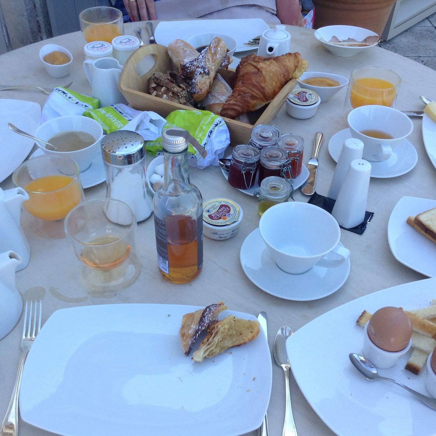 
Breakfast Mas de l'Oulivié
 in Les Baux-De-Provence