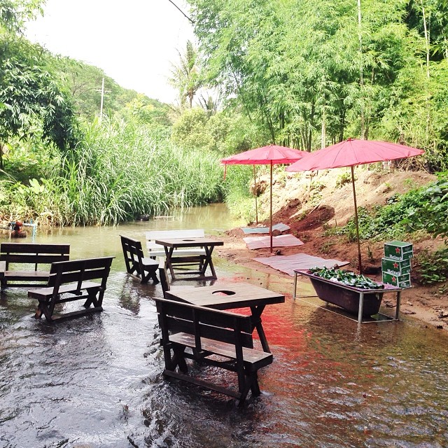 
เสพย์ศิลป์ กลิ่นกาแฟบ้านนอก Bannok Cafe
 in Hang Dong