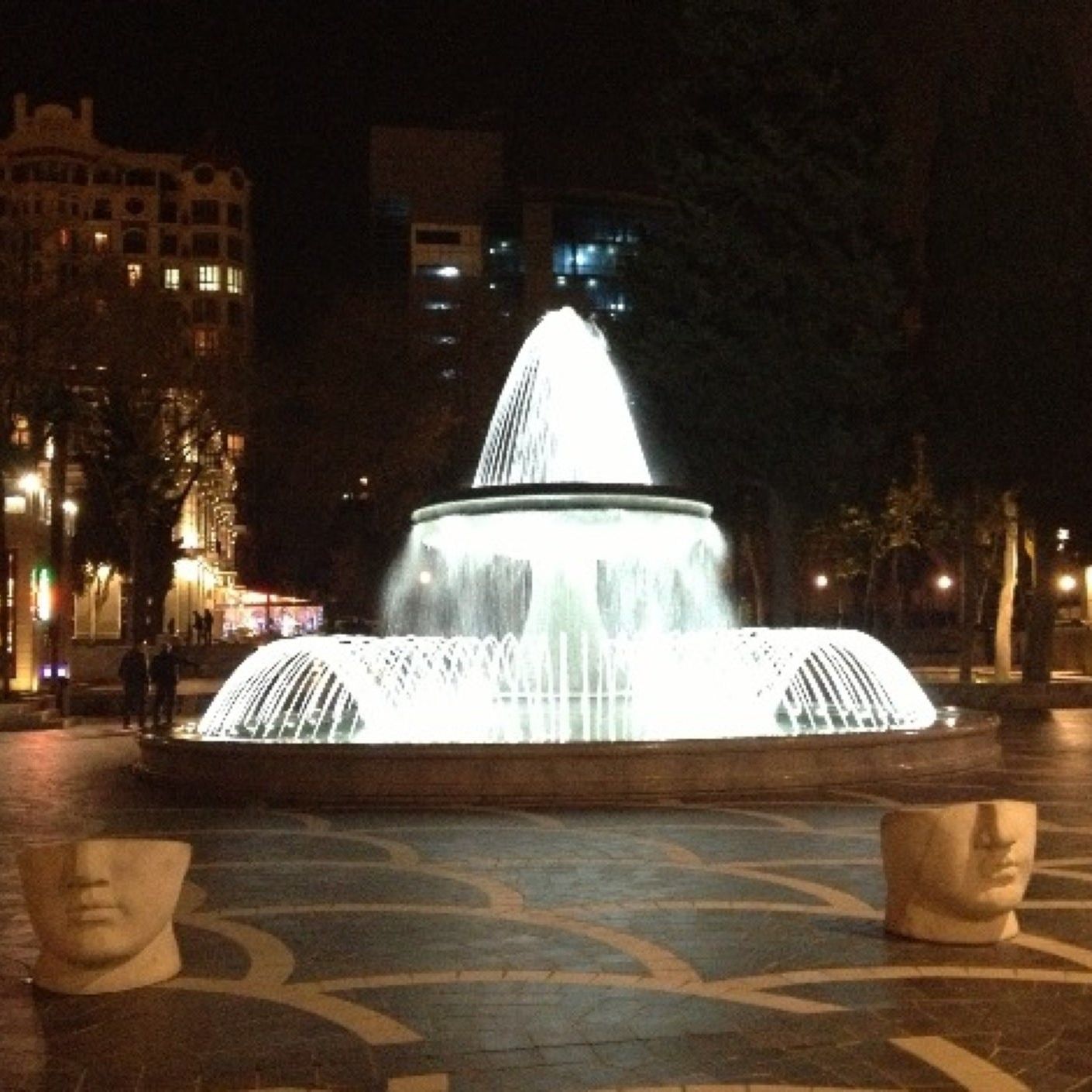 
Fəvvarələr Meydanı | Fountains Square (Fəvvarələr Meydanı)
 in Baku City Circuit