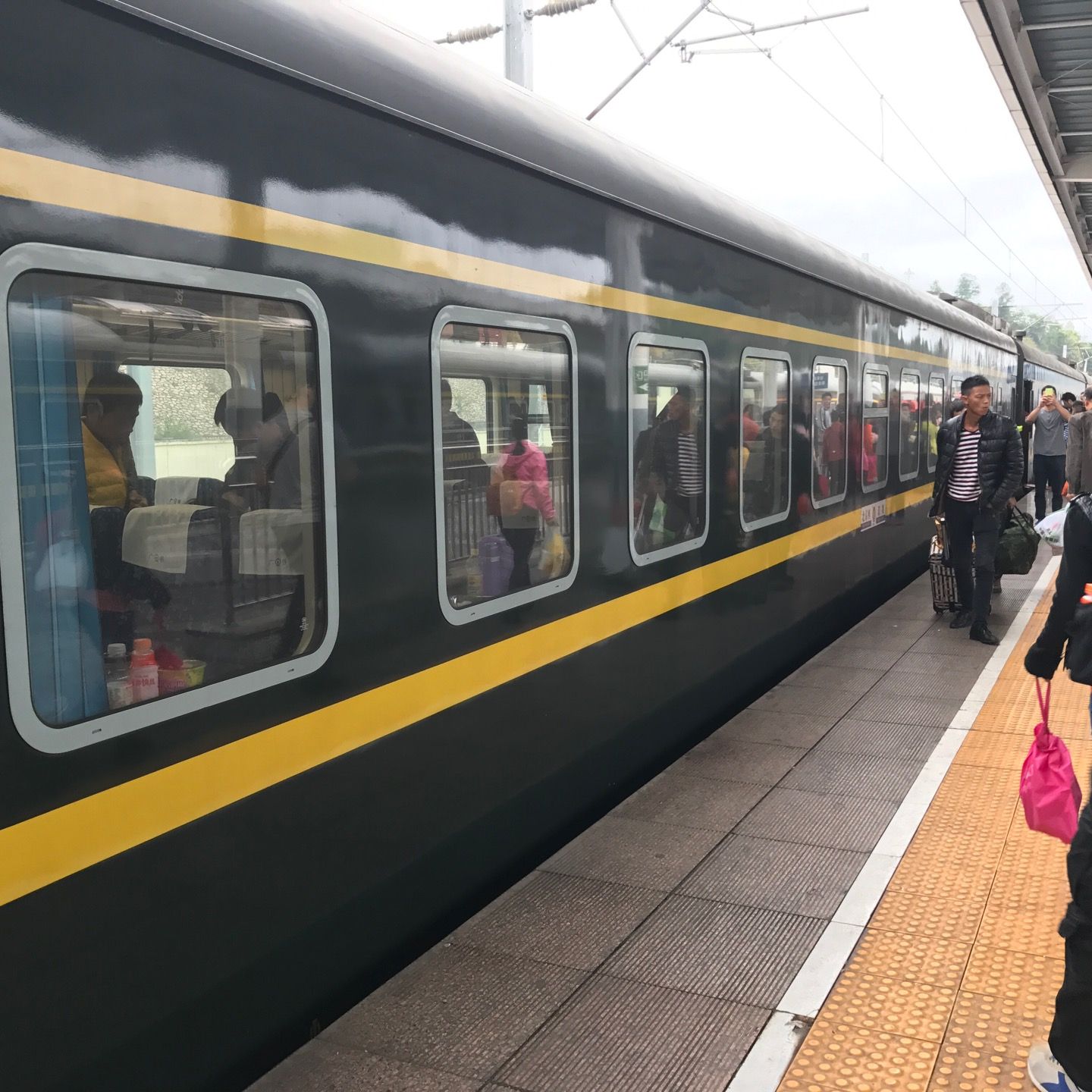 
赣州站 Ganzhou Railway Station
 in Jiangxi