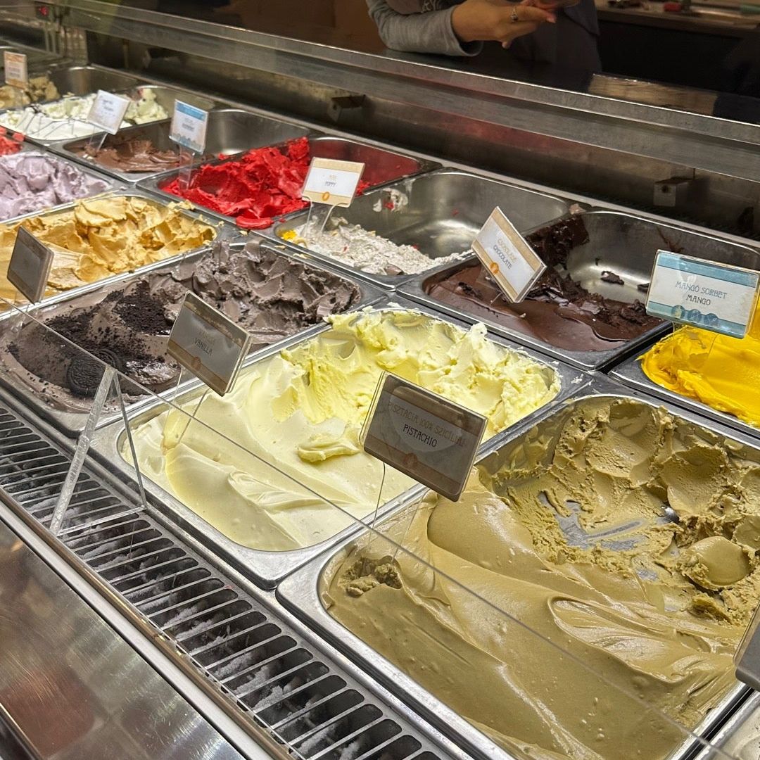 
Gelato Rosa
 in Danube