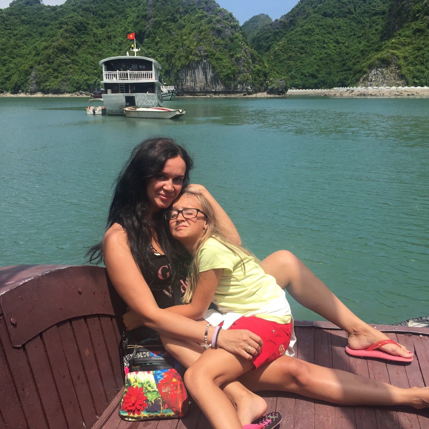 
Gray line cruise
 in Quang Ninh