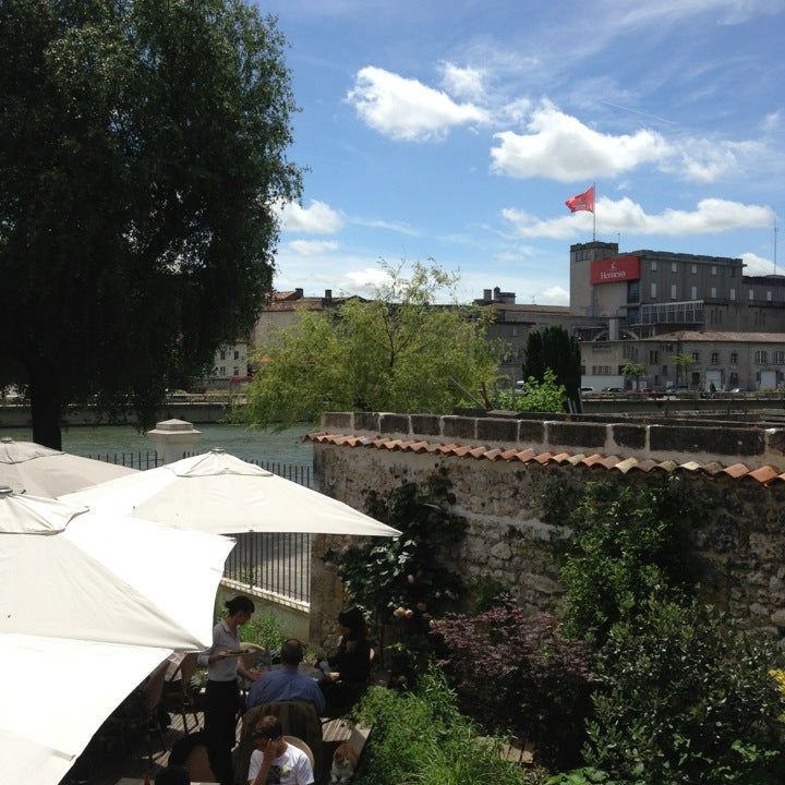 
L'Atelier Des Quais
 in Poitou-Charentes