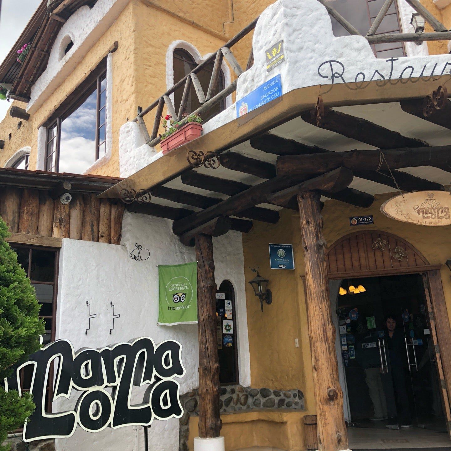 
Mama Lola
 in Loja