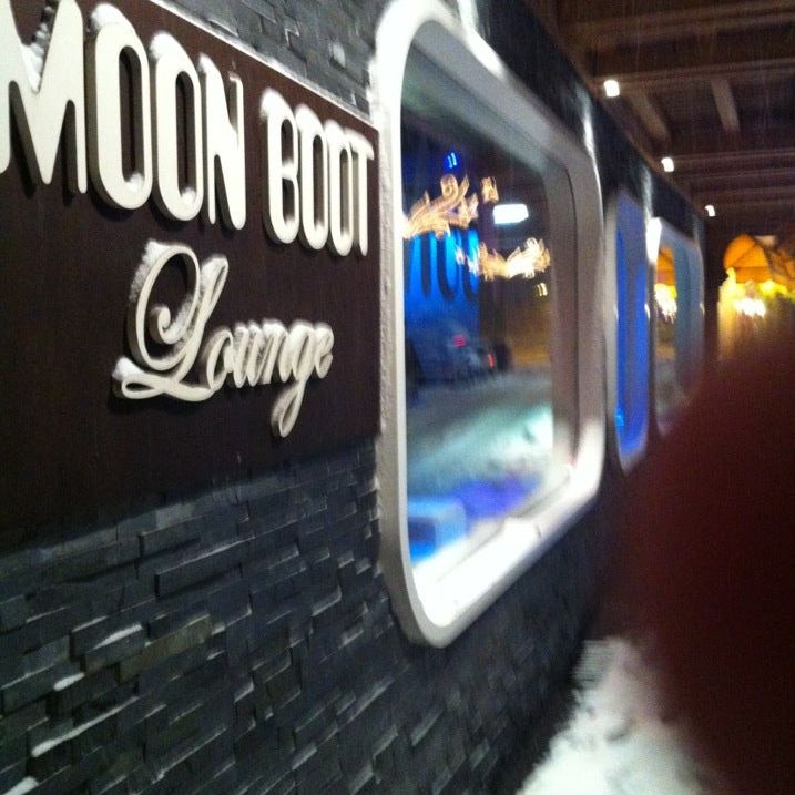 
Moon Boot Lounge
 in Lake Geneva / Vaud