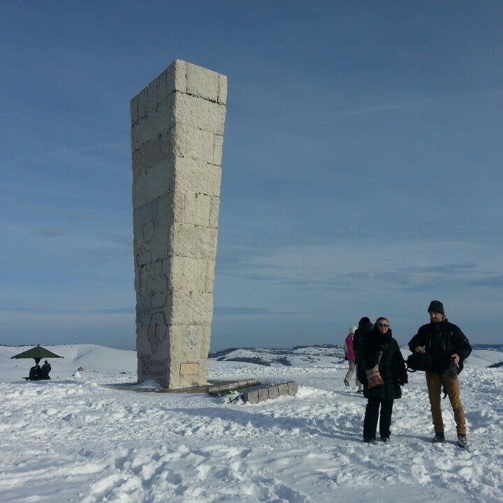 
Spomenik obelisk streljanim partizanskim ranjenicima
 in Serbia