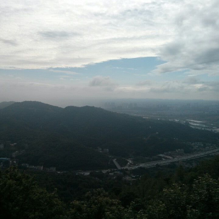 
Summit of Yuelu Mountain (麓山之颠)
 in Changsha