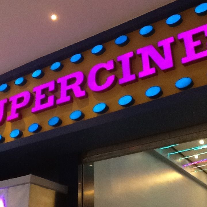 
Supercines
 in Manta