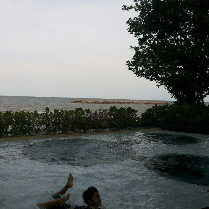 
Swimming Pool & Jakuzzi
 in Petchaburi