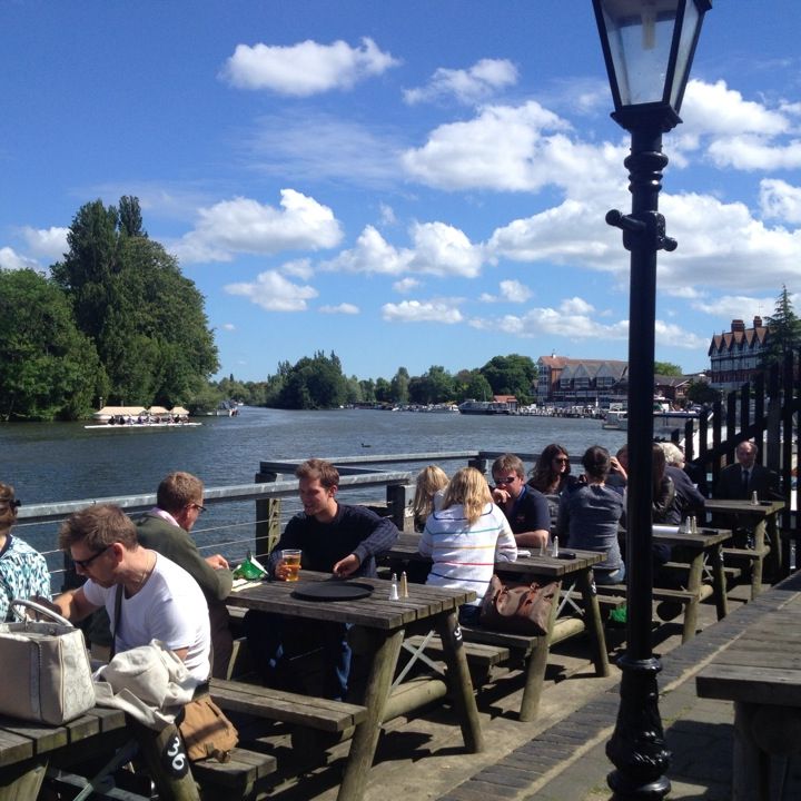 
The Angel On The Bridge
 in Near London