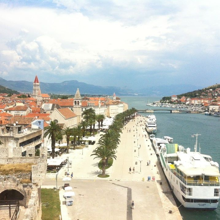 
Trogirska riva
 in Trogir