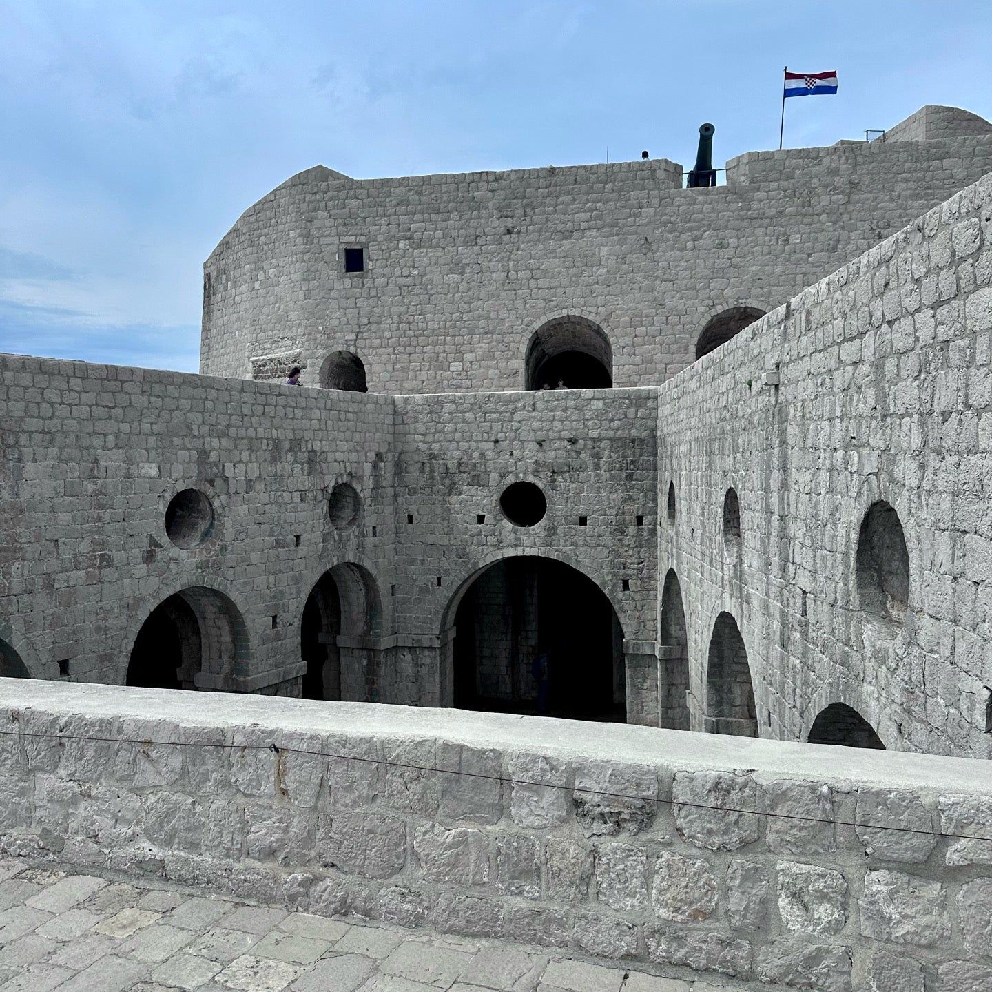 
Tvrđava Lovrijenac (Fort Lovrijenac) (Tvrđava Lovrijenac)
 in Dubrovnik Region